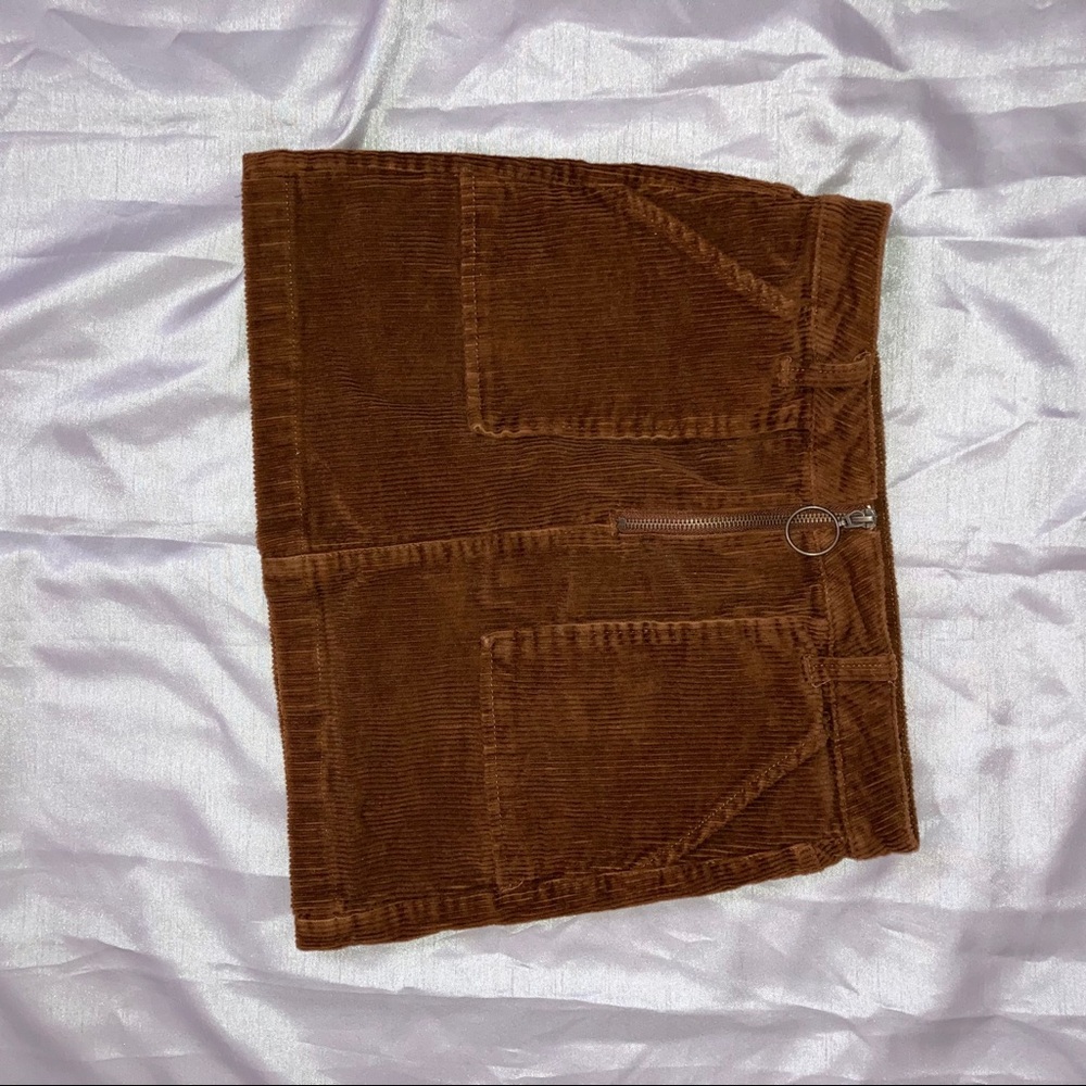 brown skirt 🤎